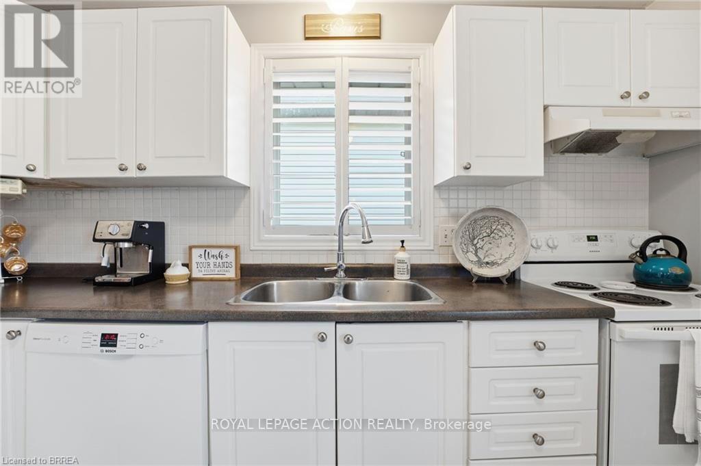 14 Dunton Lane, Brant, Ontario N3L 4E2 - Photo 11 - X14094210