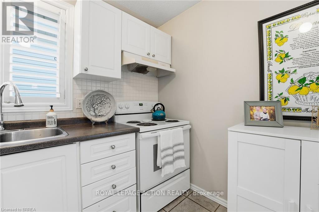14 Dunton Lane, Brant, Ontario N3L 4E2 - Photo 12 - X14094210