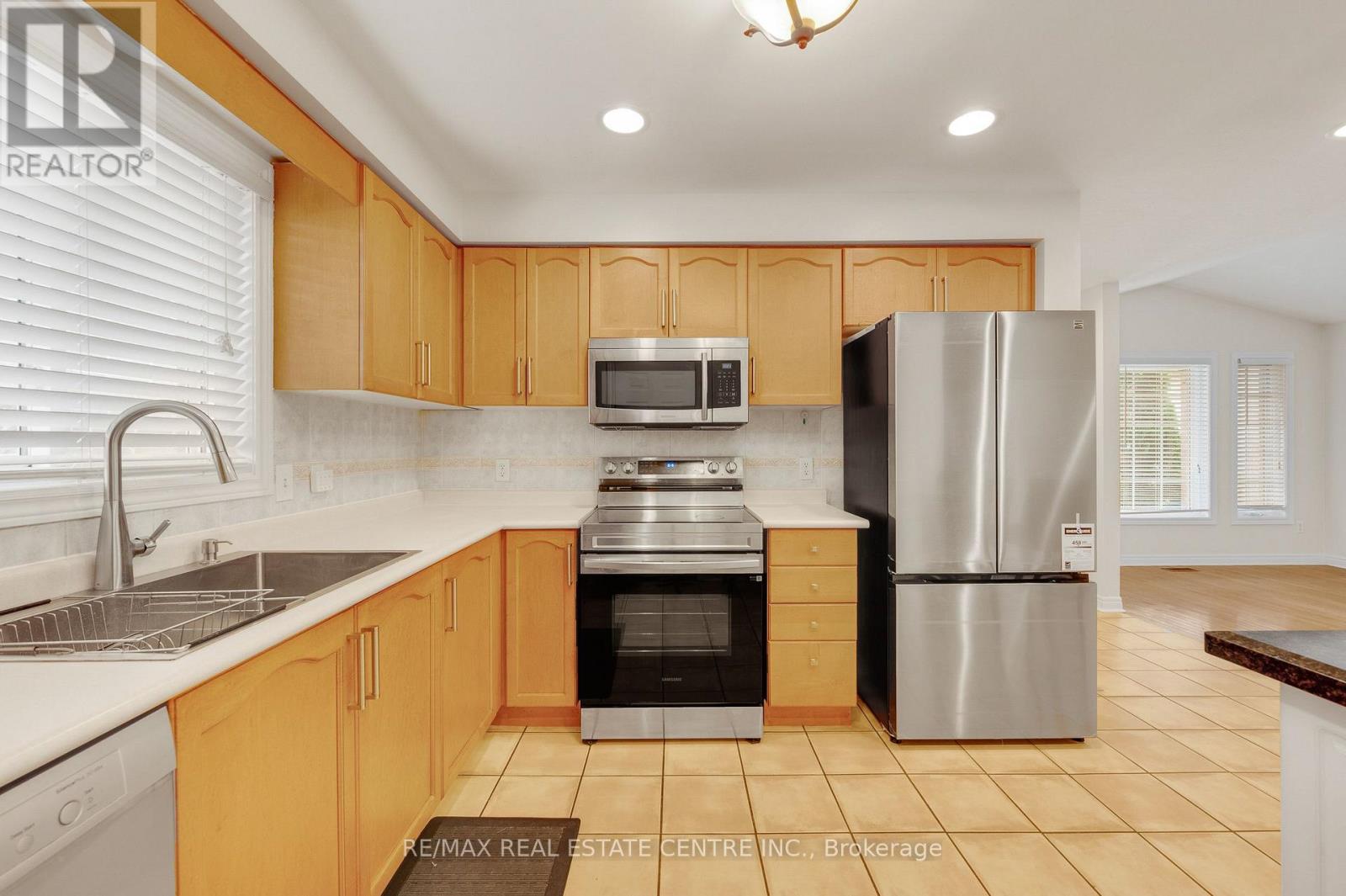 Main Level - 26 Phillipo Drive, Hamilton, Ontario  L9B 2P6 - Photo 10 - X14094318