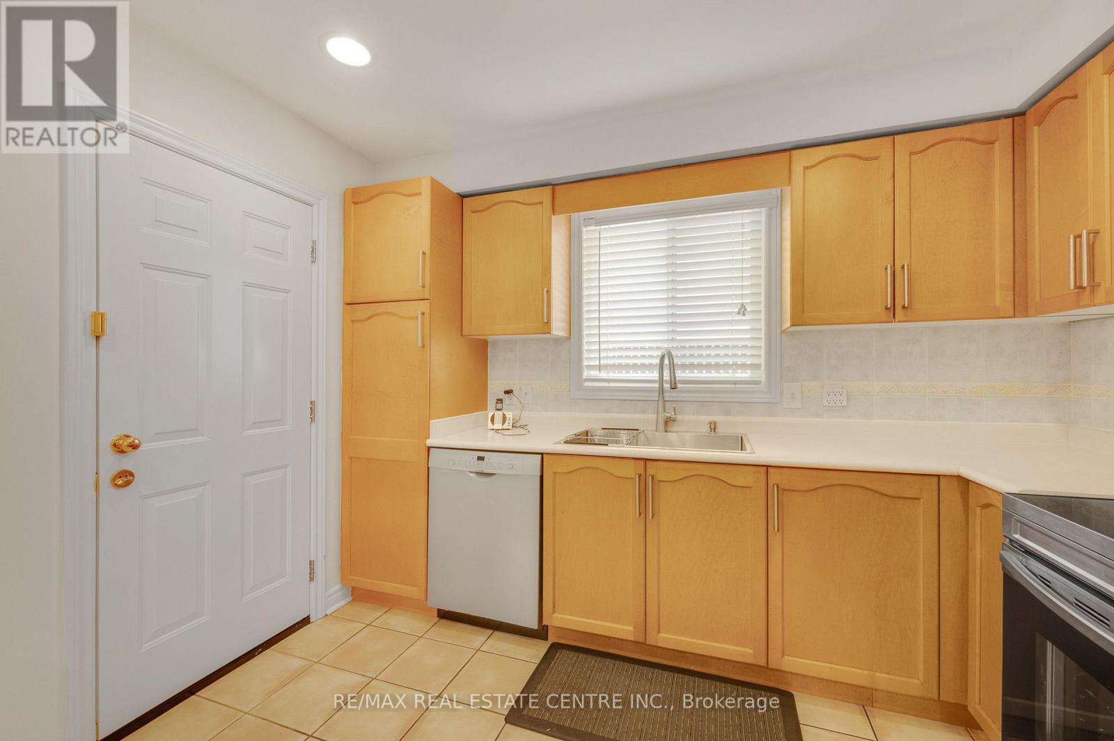 Main Level - 26 Phillipo Drive, Hamilton, Ontario  L9B 2P6 - Photo 11 - X14094318
