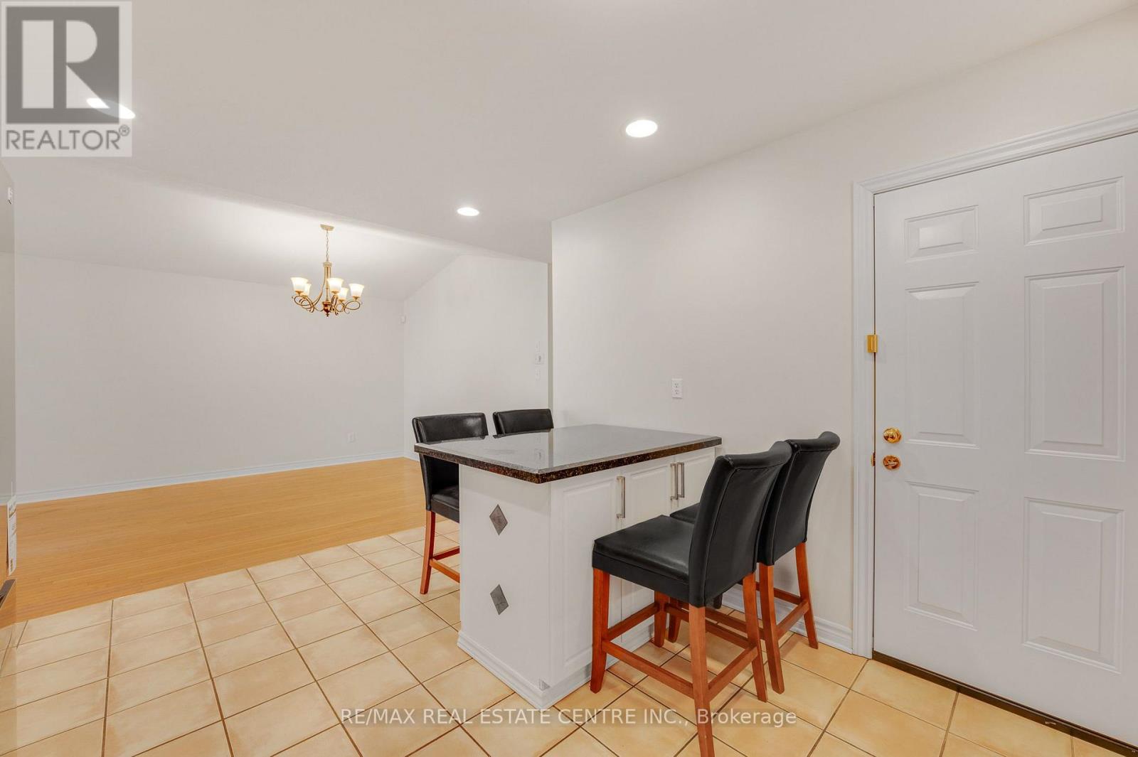 Main Level - 26 Phillipo Drive, Hamilton, Ontario  L9B 2P6 - Photo 12 - X14094318
