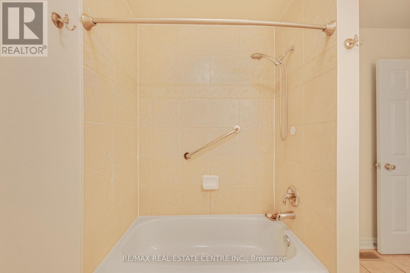 Main Level - 26 Phillipo Drive, Hamilton, Ontario  L9B 2P6 - Photo 14 - X14094318