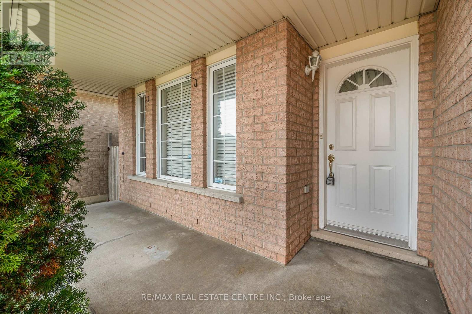 Main Level - 26 Phillipo Drive, Hamilton, Ontario  L9B 2P6 - Photo 3 - X14094318