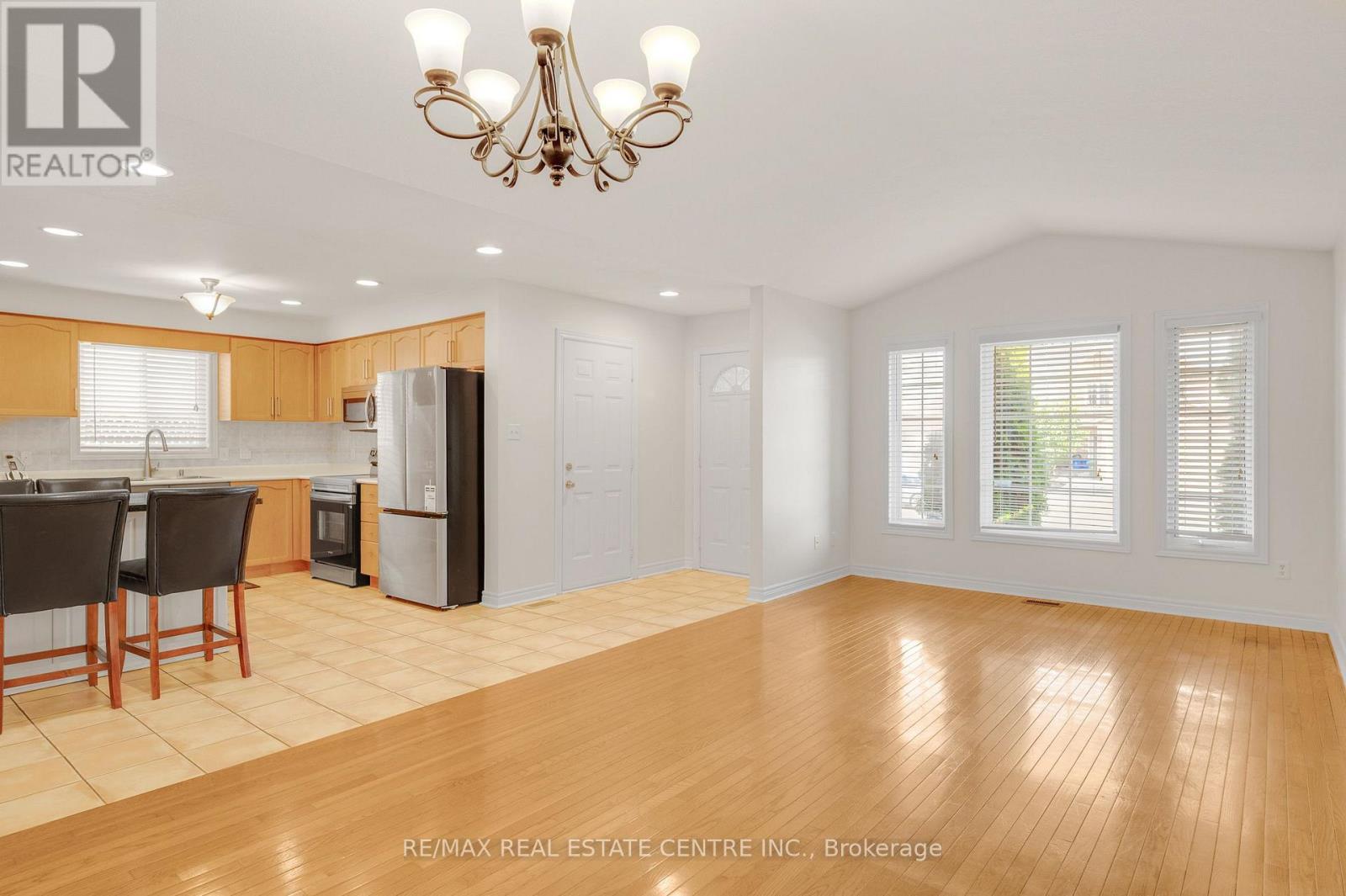 Main Level - 26 Phillipo Drive, Hamilton, Ontario  L9B 2P6 - Photo 6 - X14094318