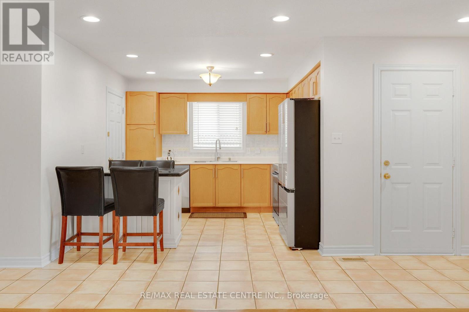 Main Level - 26 Phillipo Drive, Hamilton, Ontario  L9B 2P6 - Photo 7 - X14094318