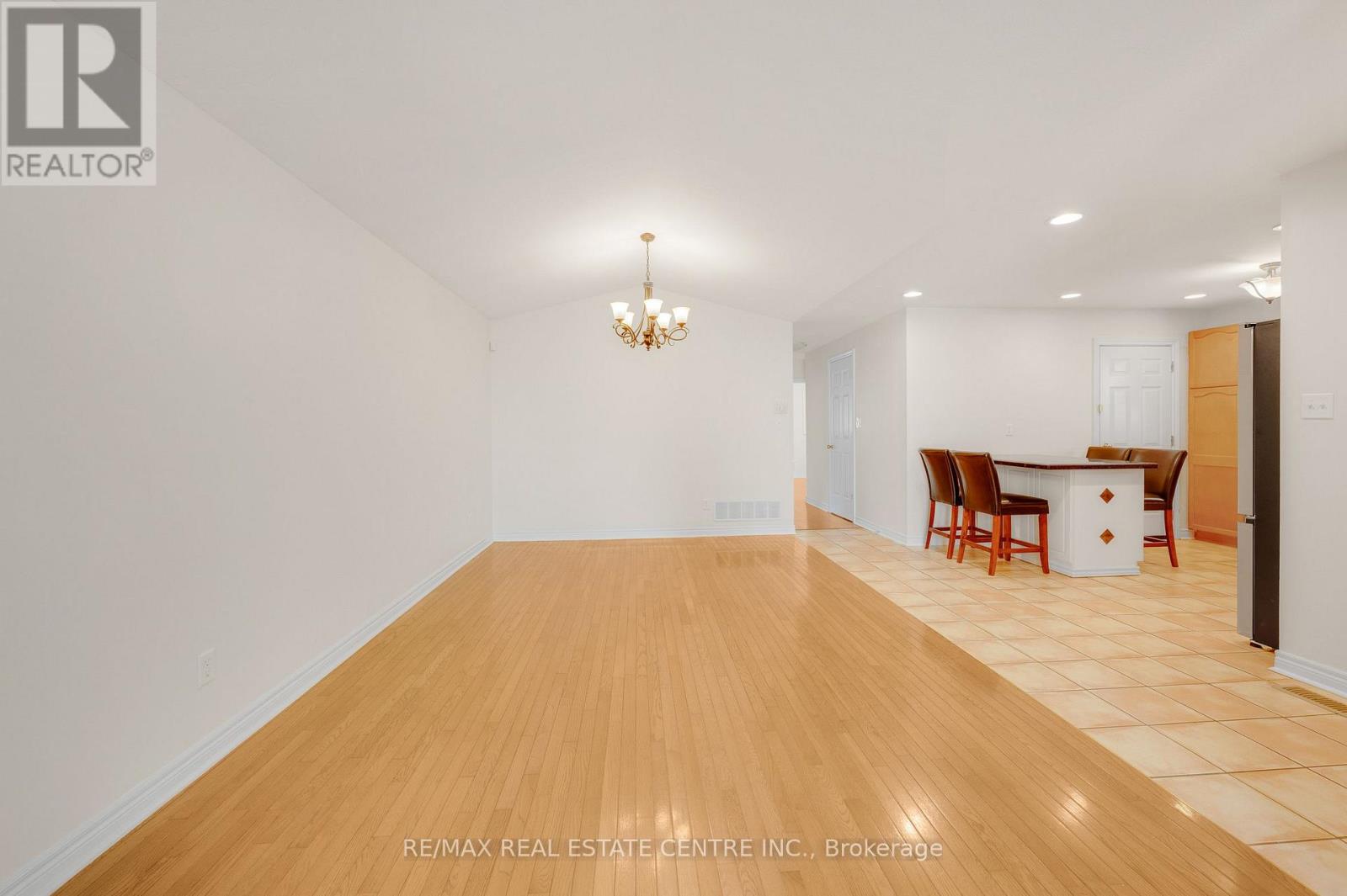 Main Level - 26 Phillipo Drive, Hamilton, Ontario  L9B 2P6 - Photo 8 - X14094318