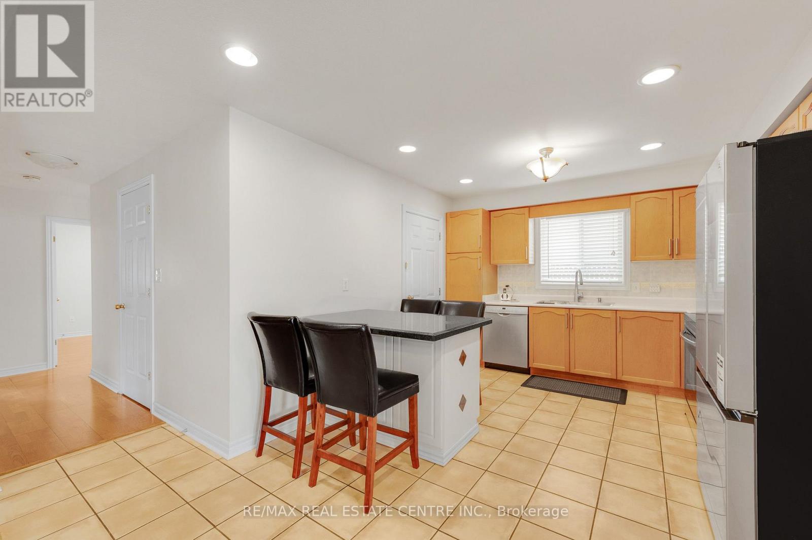 Main Level - 26 Phillipo Drive, Hamilton, Ontario  L9B 2P6 - Photo 9 - X14094318