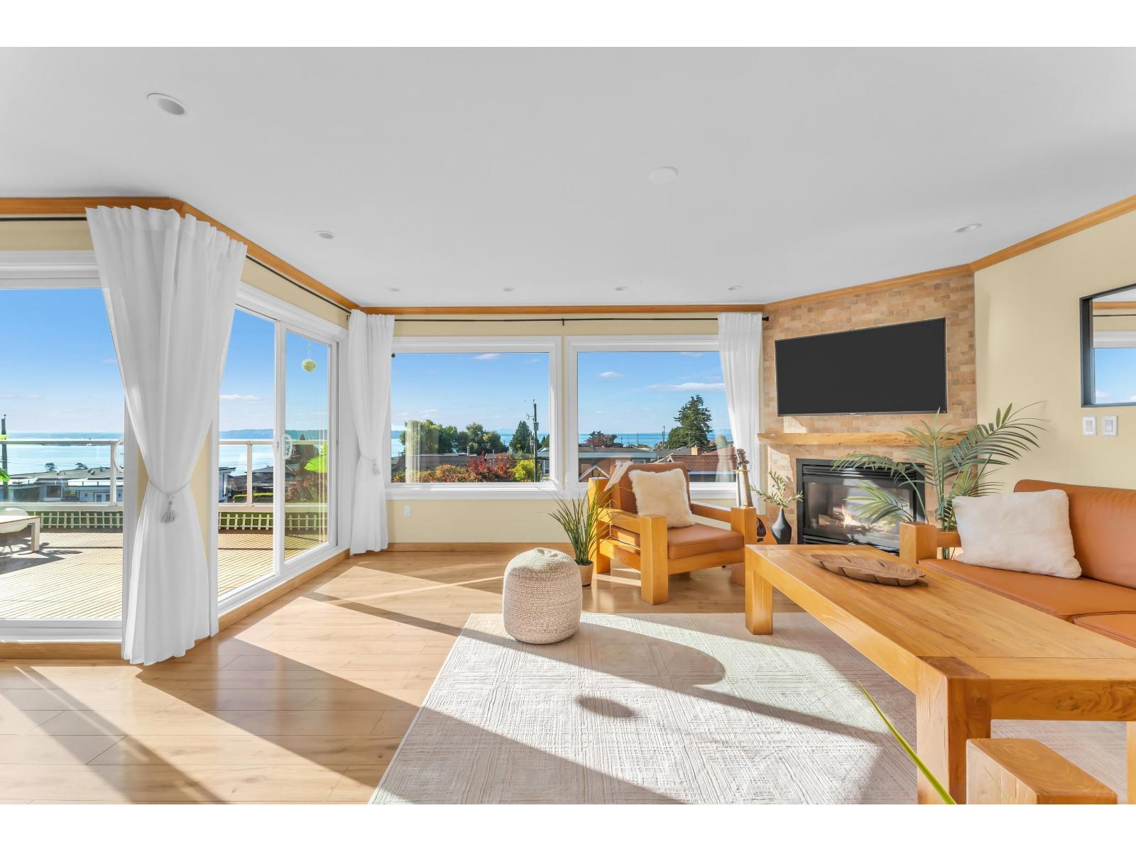 15535 Cliff Avenue, White Rock, British Columbia  V4B 1V8 - Photo 3 - R3176507