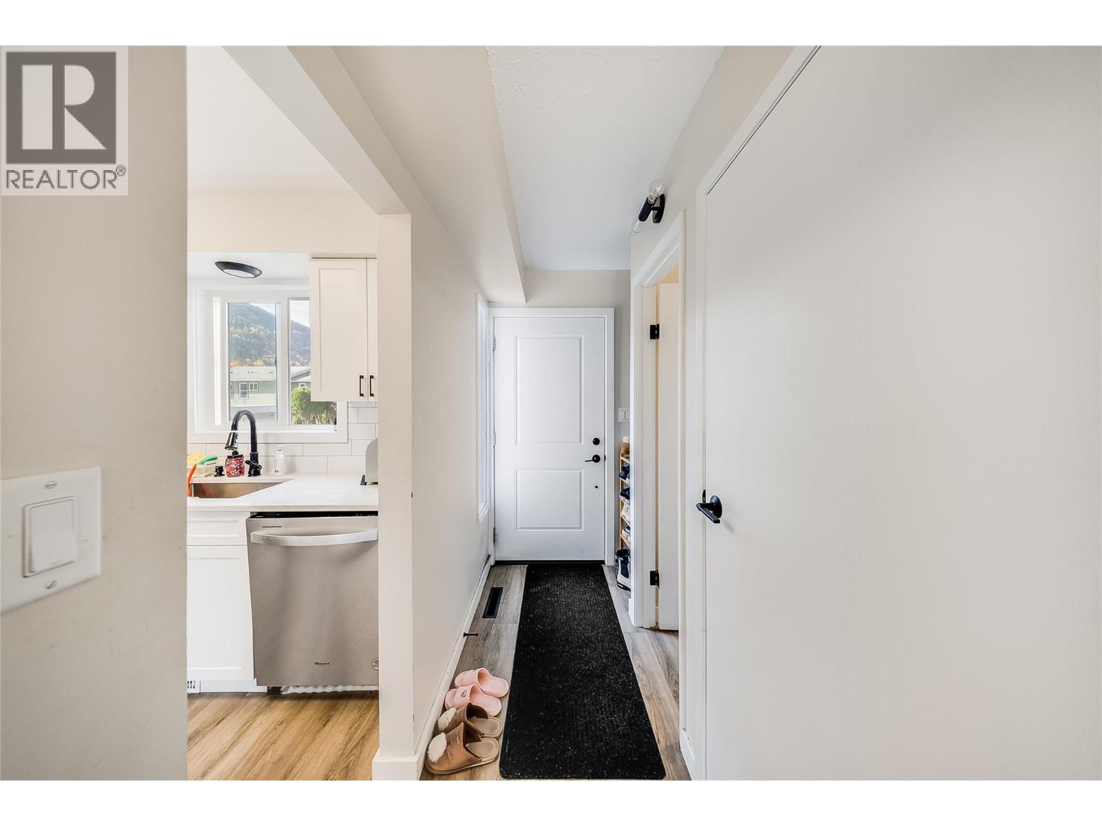 3307 LAUREL Crescent