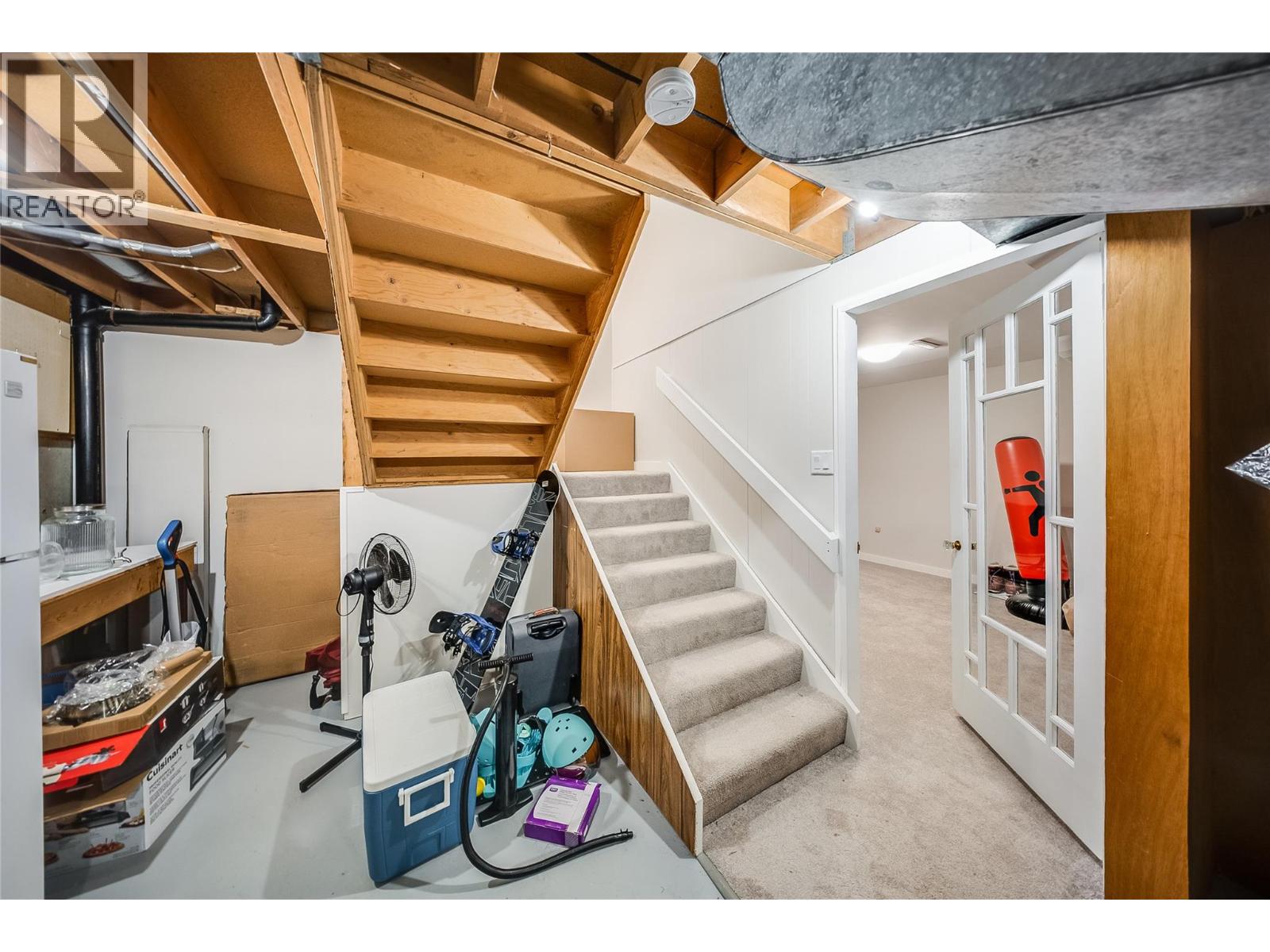3307 LAUREL Crescent