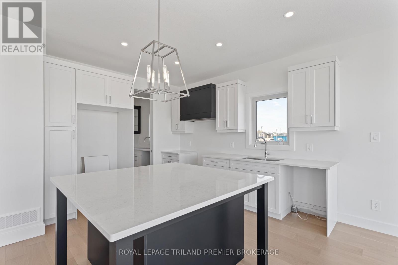 4349 Sagebrush Crescent, London South, Ontario  N6P 0H7 - Photo 3 - X14094424