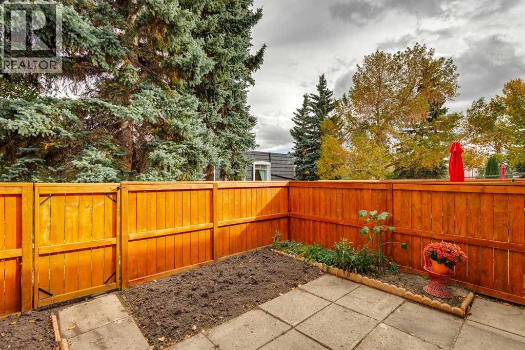 23, 330 Canterbury Drive SW