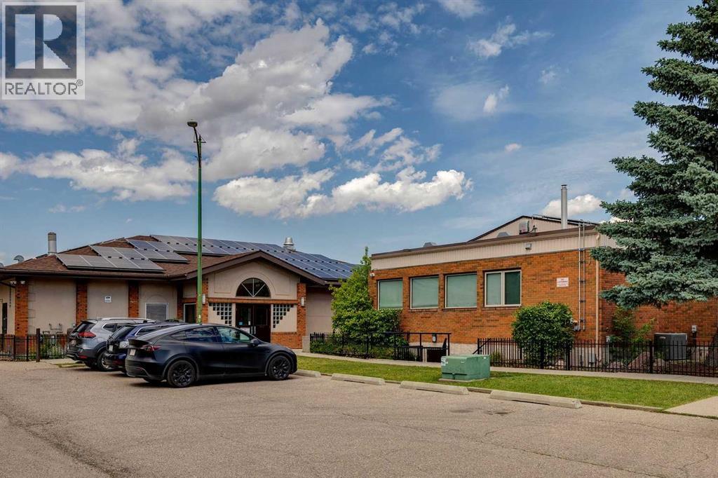 23, 330 Canterbury Drive SW