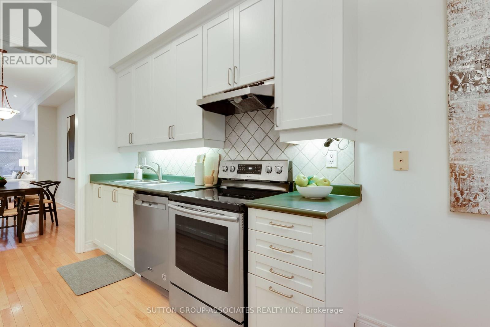 2b Alcina Avenue, Toronto, Ontario  M6G 2E8 - Photo 6 - C14094394