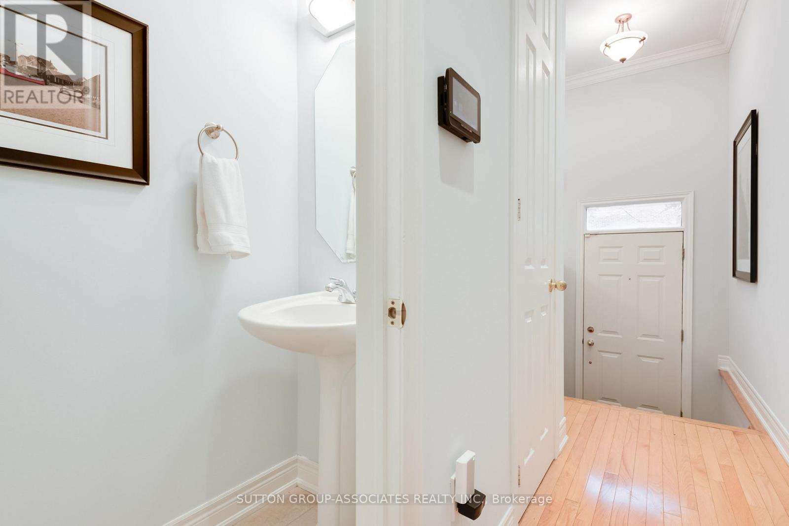 2b Alcina Avenue, Toronto, Ontario  M6G 2E8 - Photo 8 - C14094394