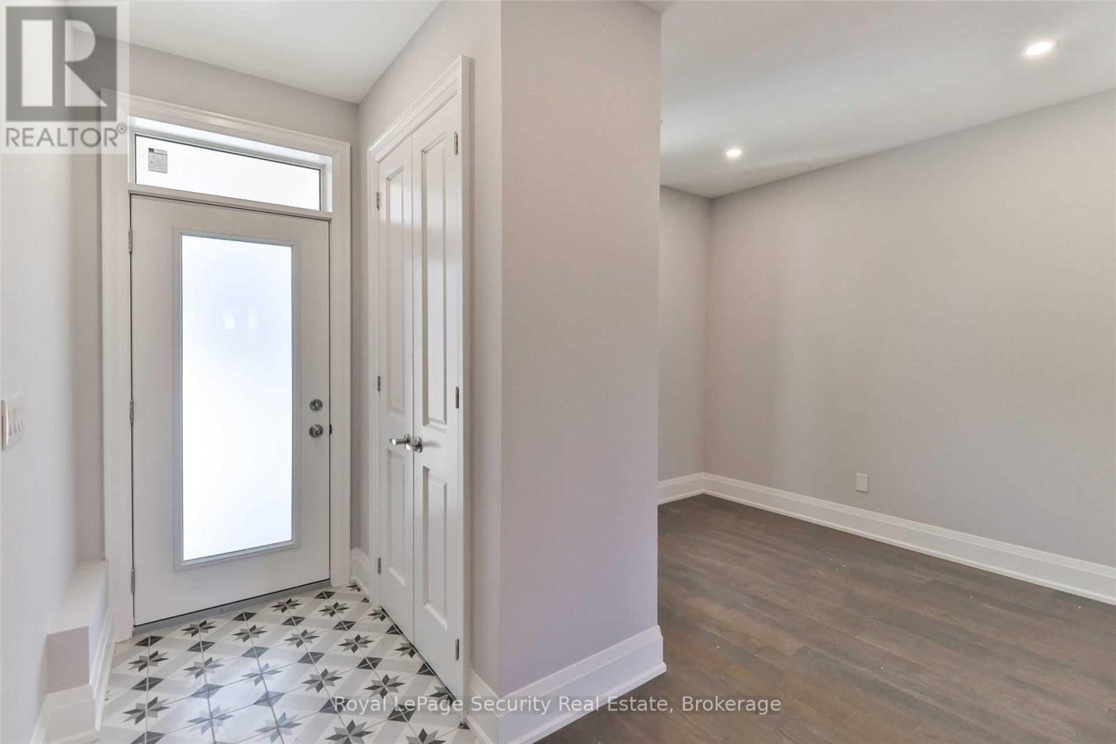 Main/ 2nd - 136 Markham Street, Toronto, Ontario  M6J 2G5 - Photo 3 - C14094638