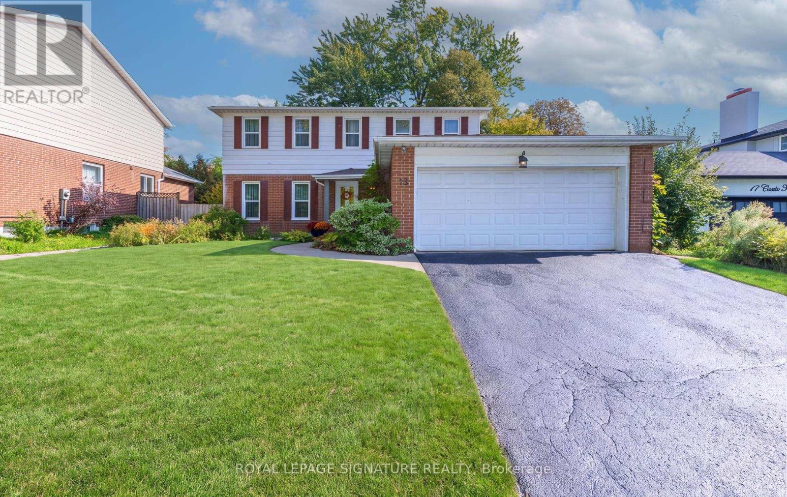 19 CASTLE HILL DRIVE, Toronto, Ontario