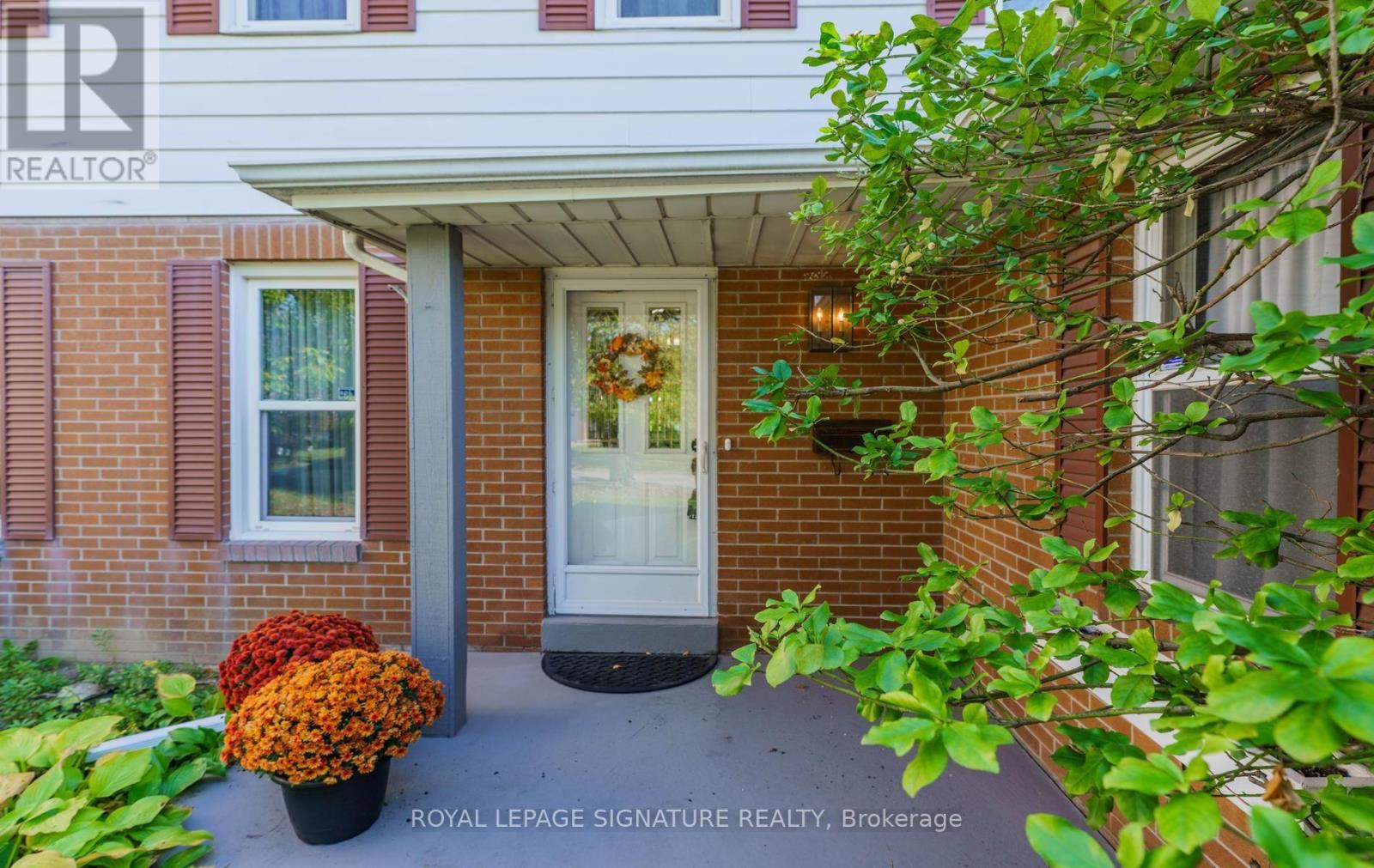 19 Castle Hill Drive, Toronto, Ontario  M1T 2Y2 - Photo 2 - E14094418