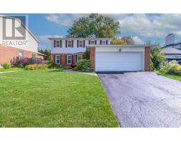 19 CASTLE HILL DRIVE, Toronto, Ontario