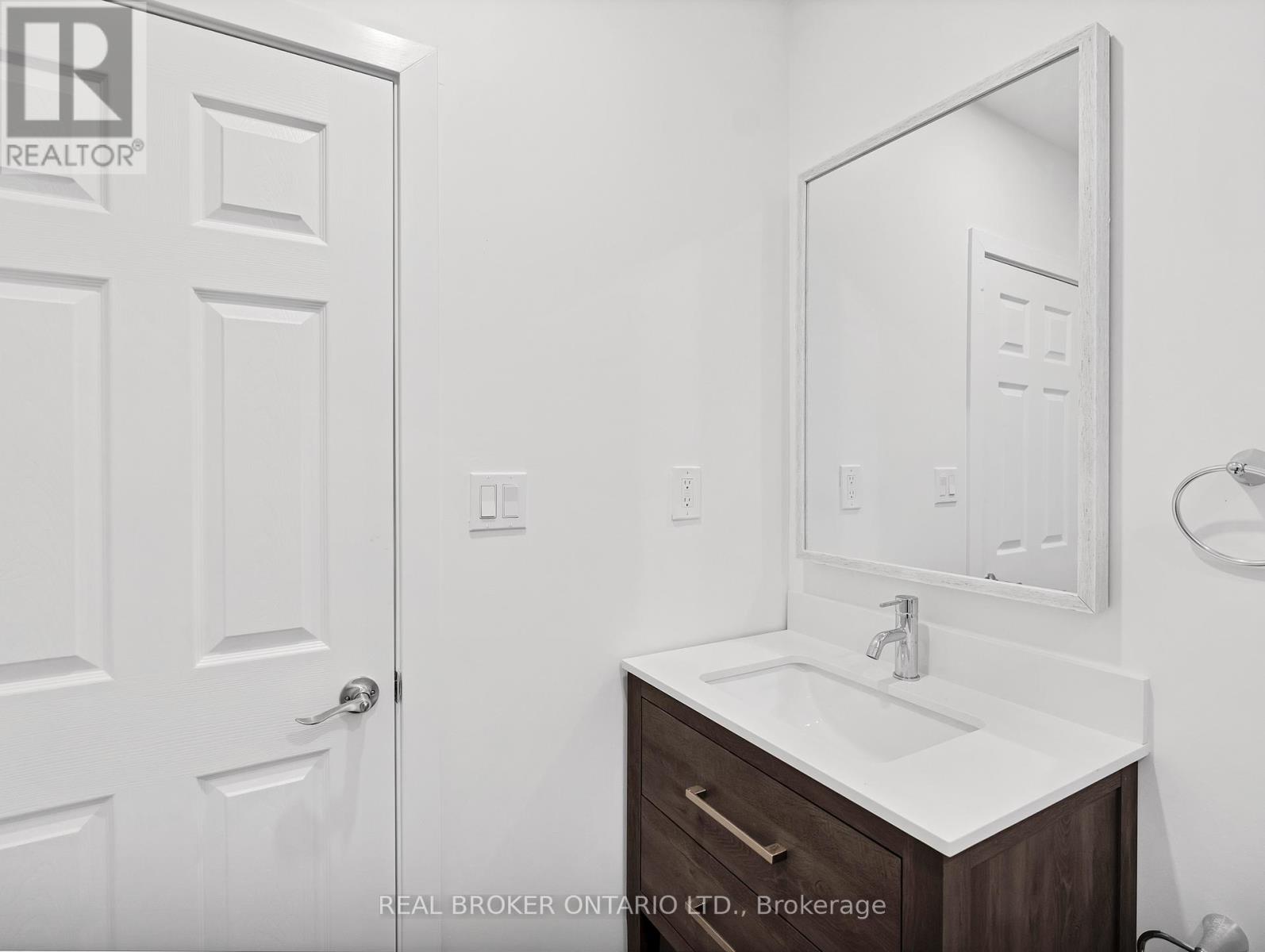 Main Fl - 1928 Gerrard Street E, Toronto, Ontario  M4L 2C1 - Photo 11 - E14094422