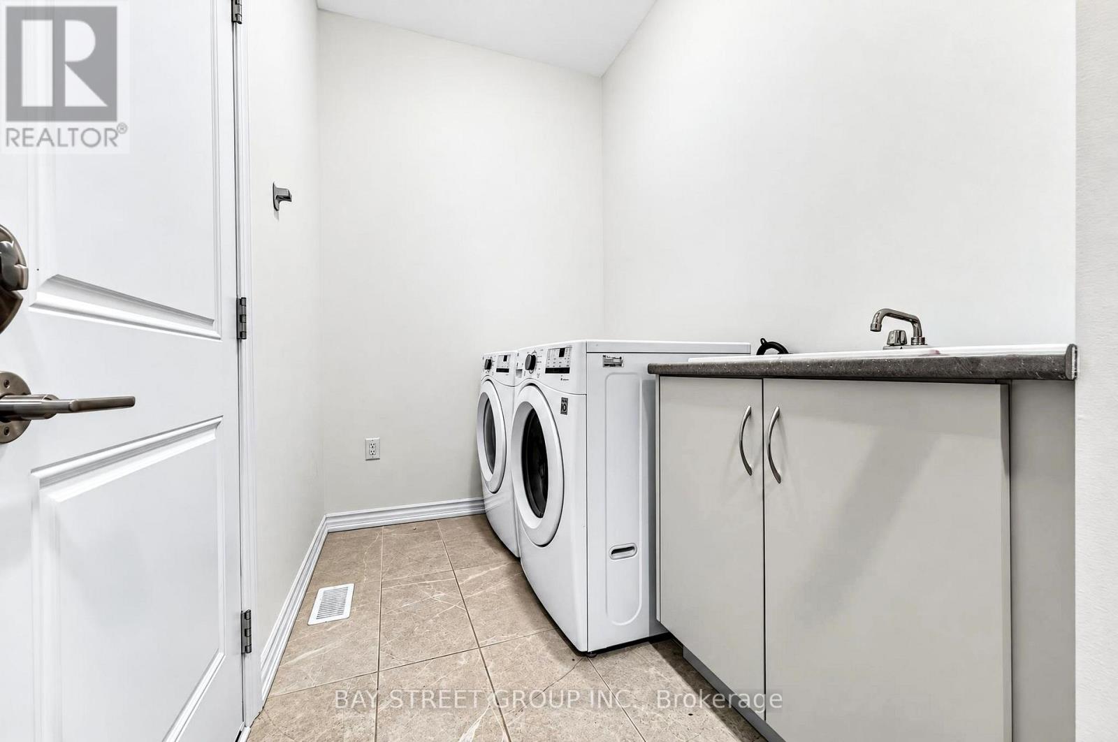 29 Floodgate Road, Whitby, Ontario  L1P 0P5 - Photo 17 - E14094480