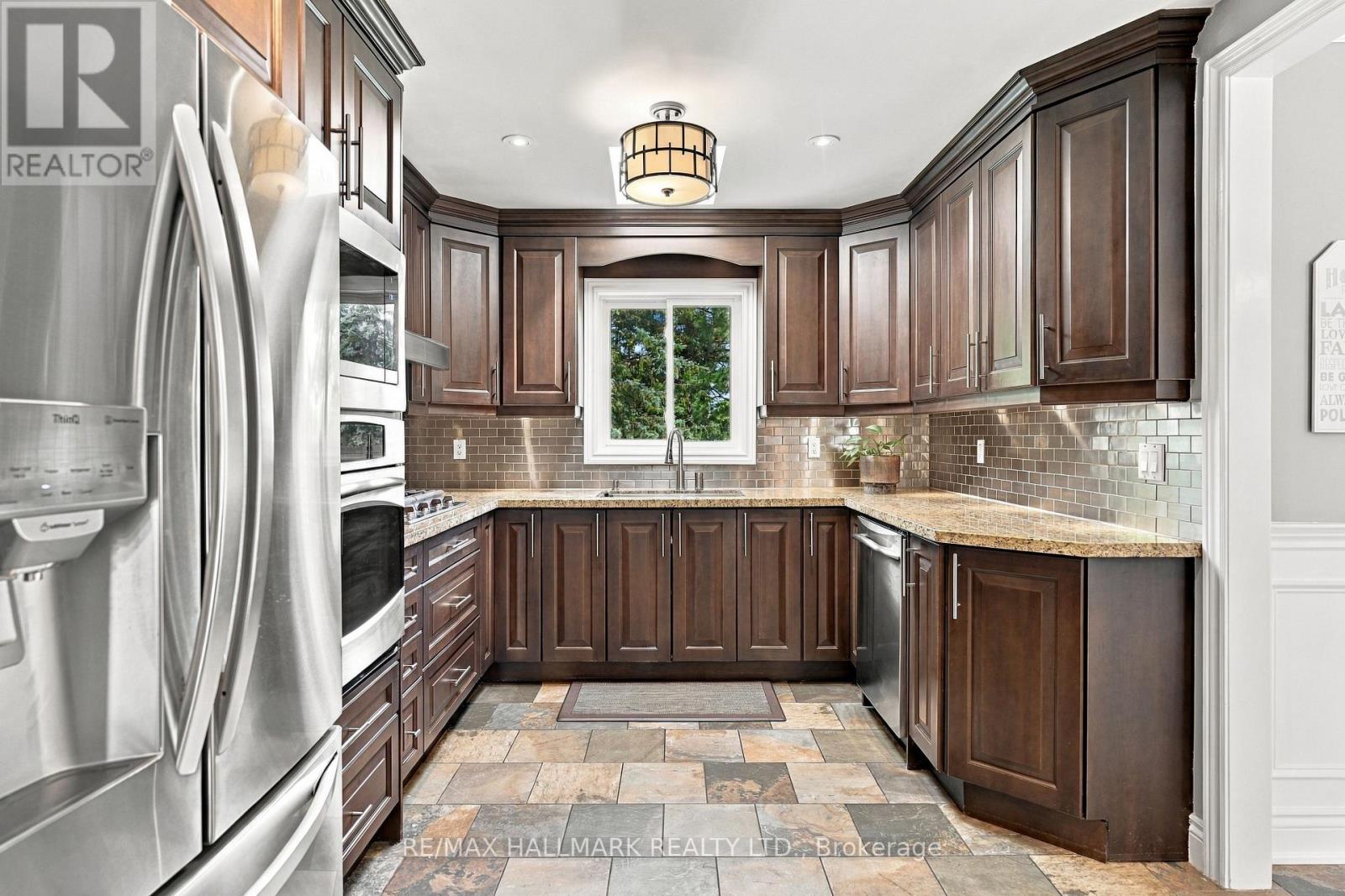 13 Toby Court, East Gwillimbury, Ontario  L9N 1K3 - Photo 14 - N13814490