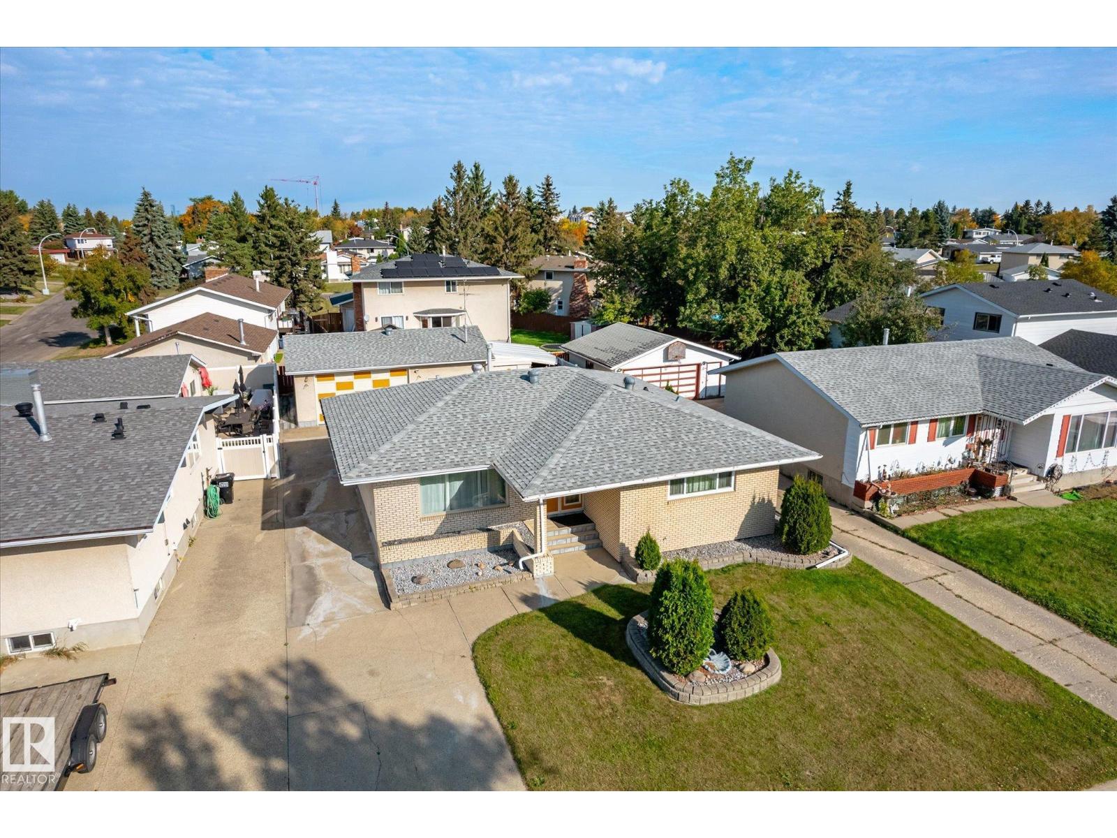 7612 40 AV NW