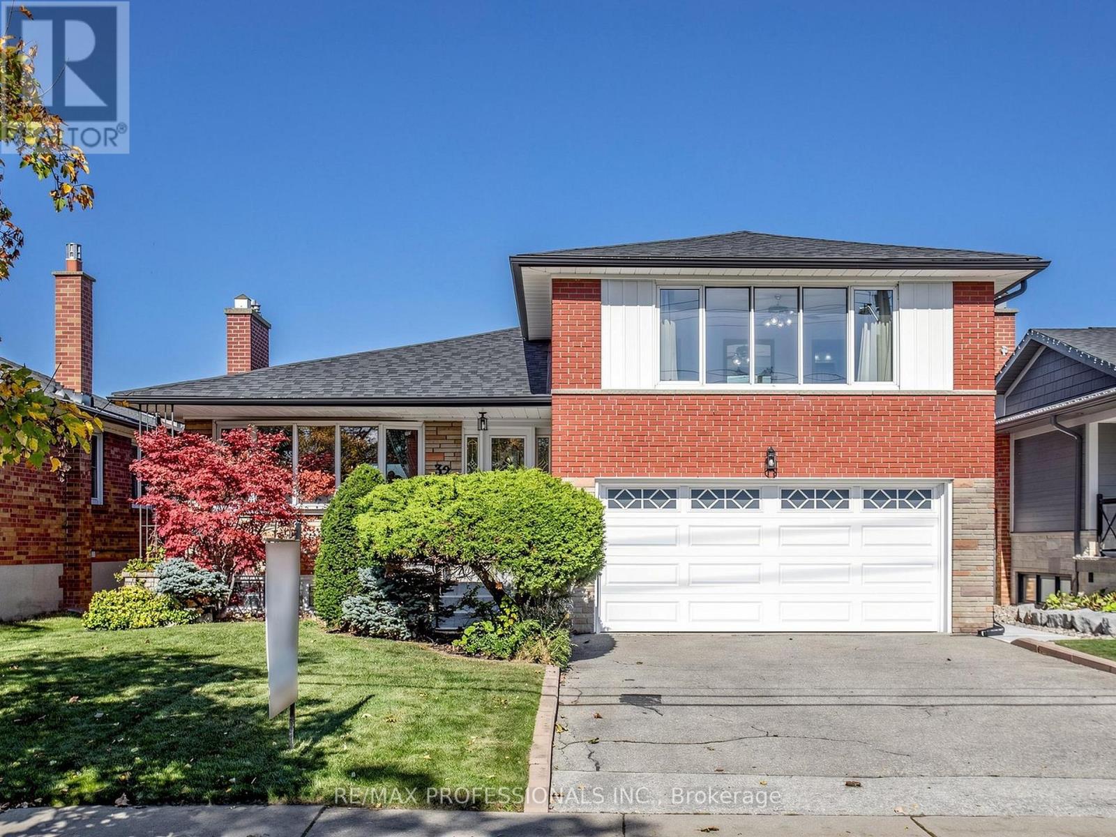 32 Summitcrest Drive, Toronto, Ontario  M9P 1H2 - Photo 1 - W14094454