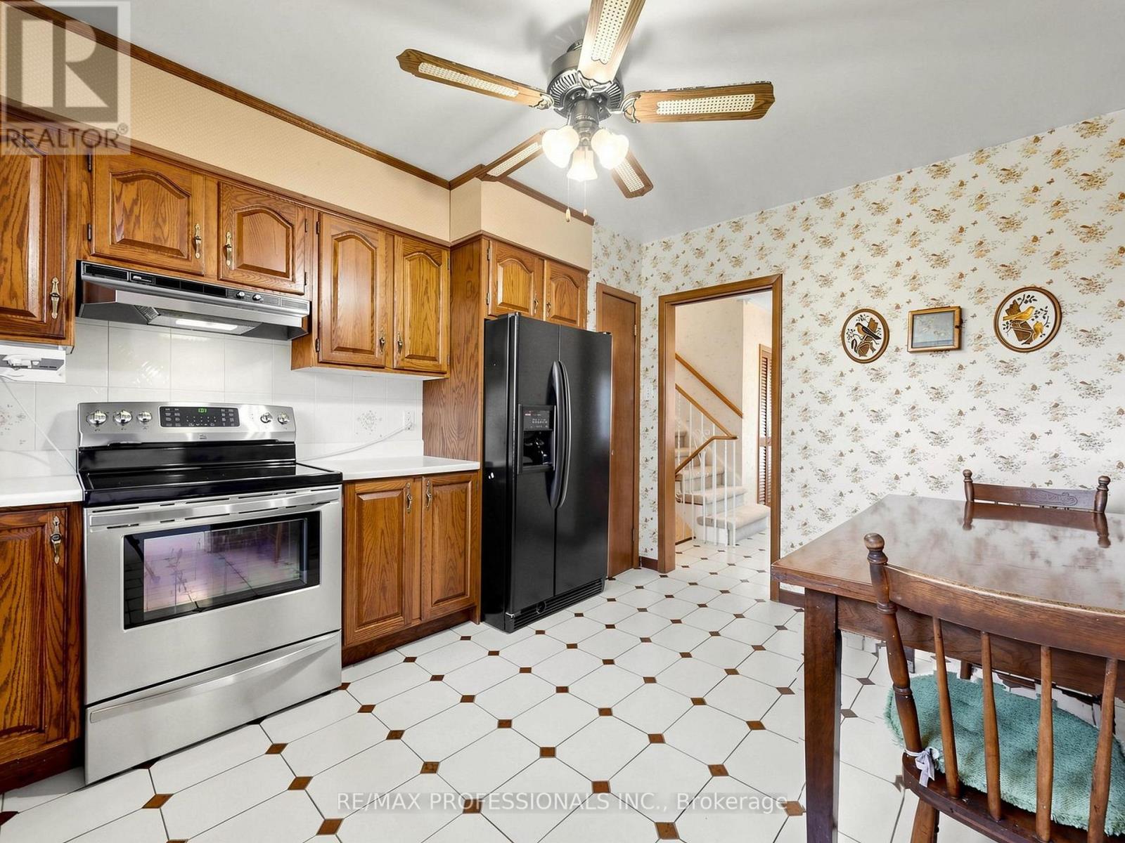 32 Summitcrest Drive, Toronto, Ontario  M9P 1H2 - Photo 12 - W14094454