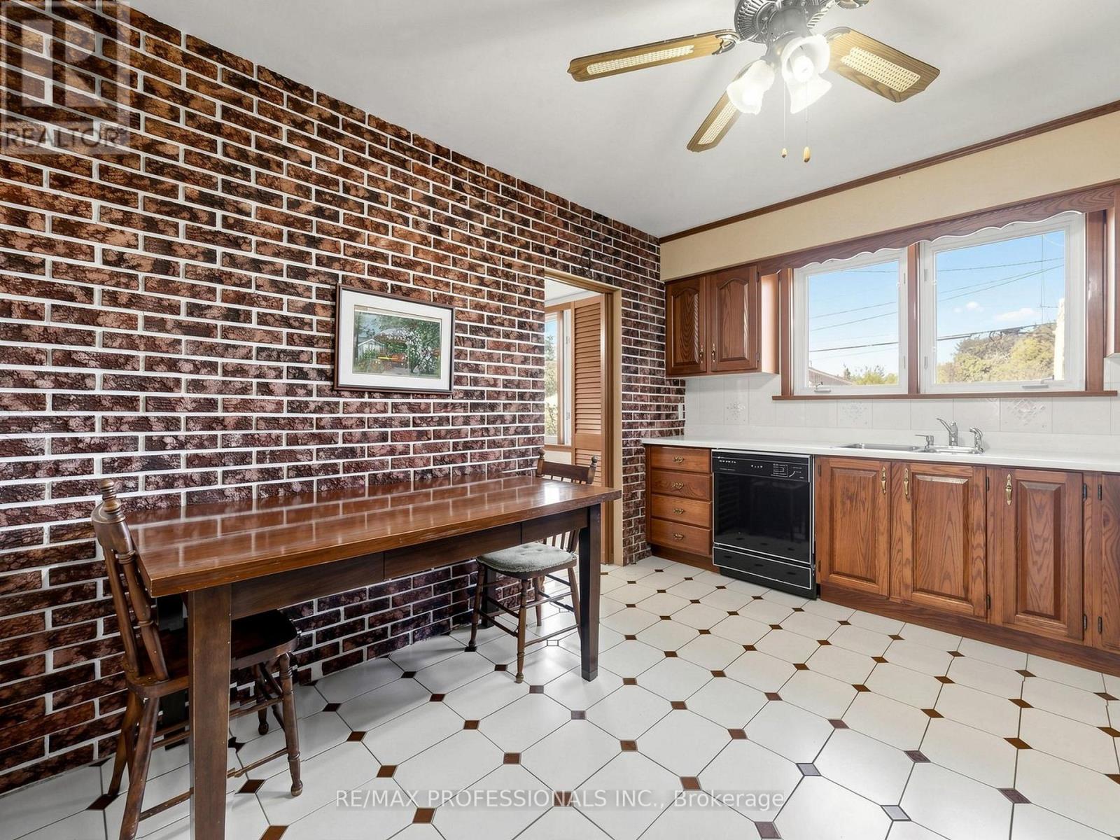 32 Summitcrest Drive, Toronto, Ontario  M9P 1H2 - Photo 13 - W14094454