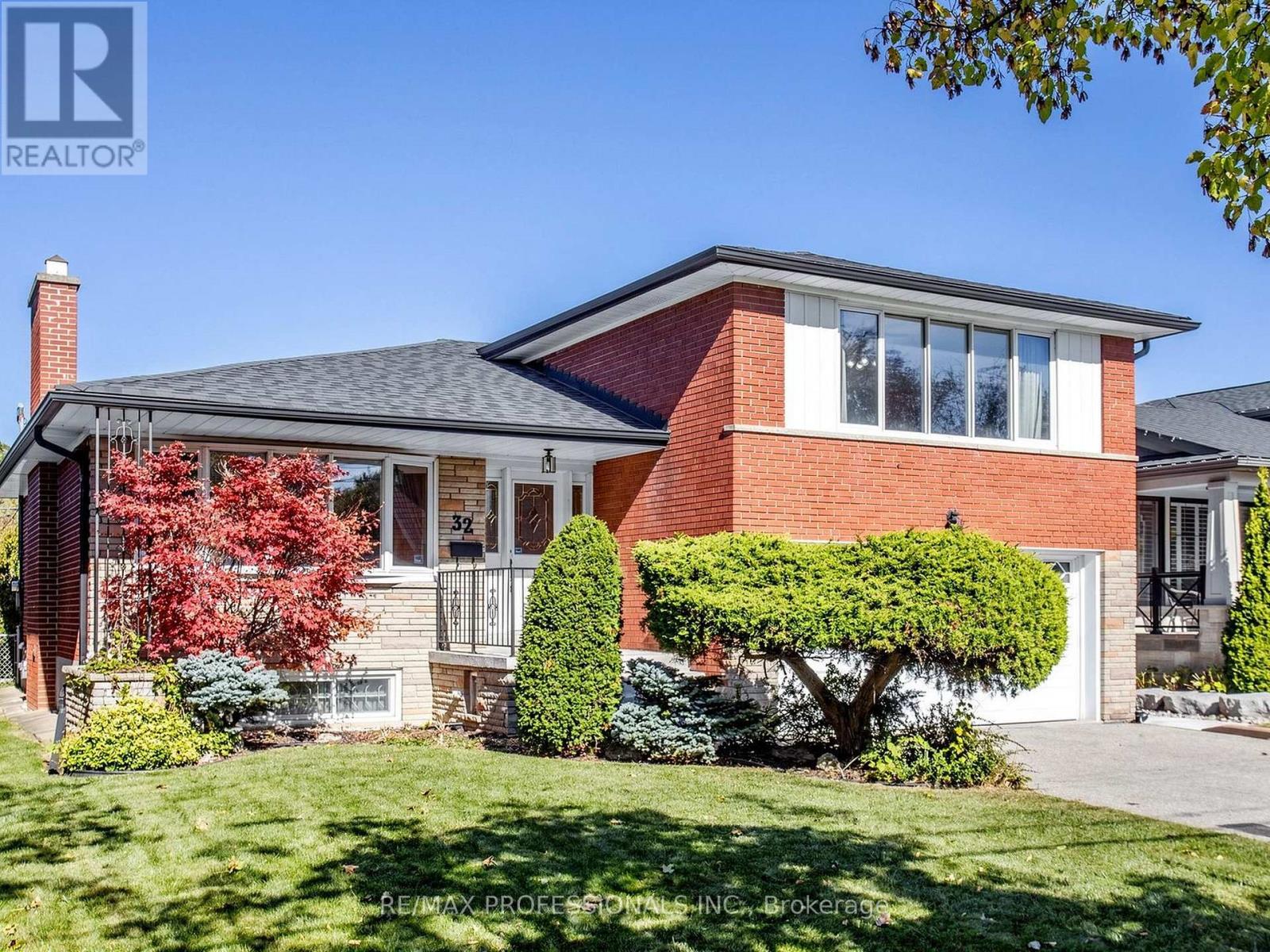 32 Summitcrest Drive, Toronto, Ontario  M9P 1H2 - Photo 3 - W14094454