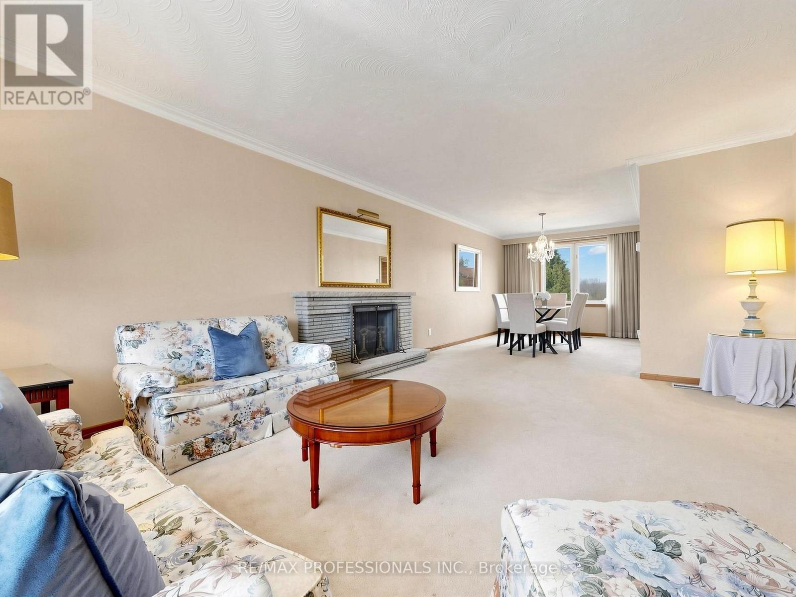 32 Summitcrest Drive, Toronto, Ontario  M9P 1H2 - Photo 4 - W14094454