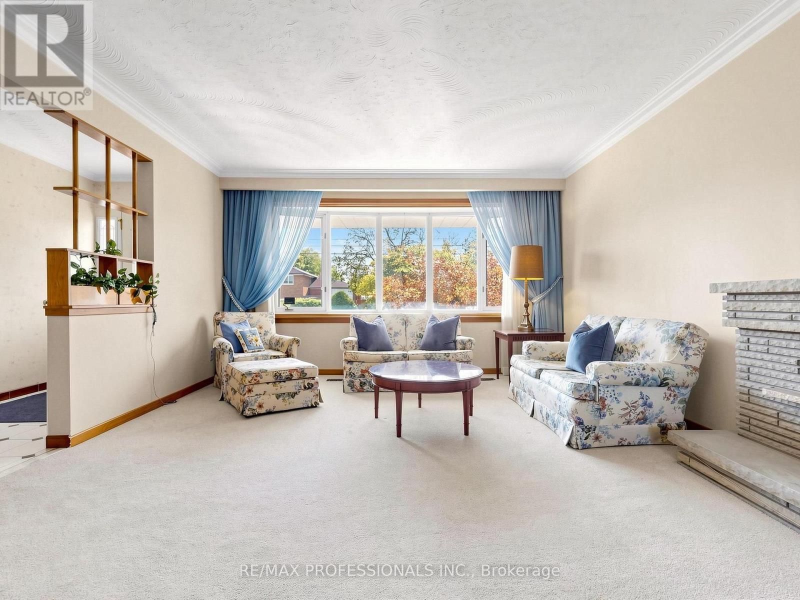 32 Summitcrest Drive, Toronto, Ontario  M9P 1H2 - Photo 6 - W14094454