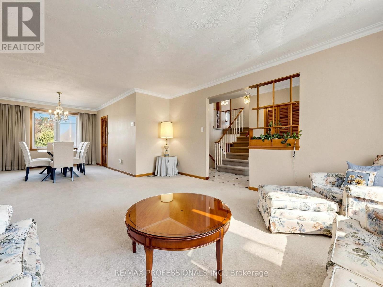 32 Summitcrest Drive, Toronto, Ontario  M9P 1H2 - Photo 7 - W14094454