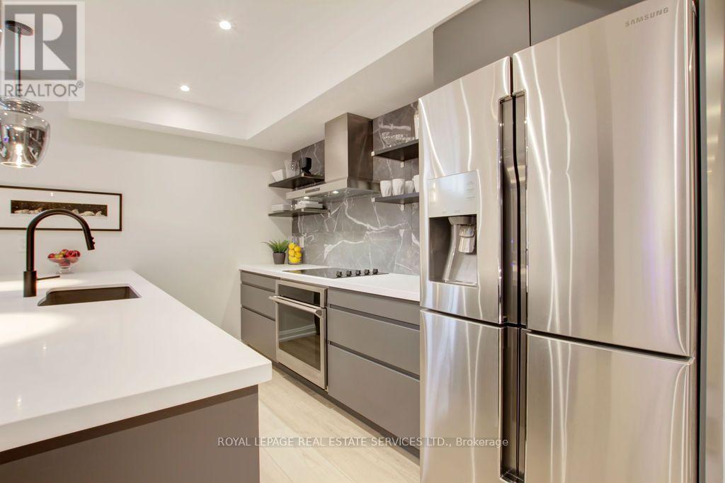 Unit 2 - 164 Maurice Drive, Oakville, Ontario  L6K 2W9 - Photo 4 - W14094614