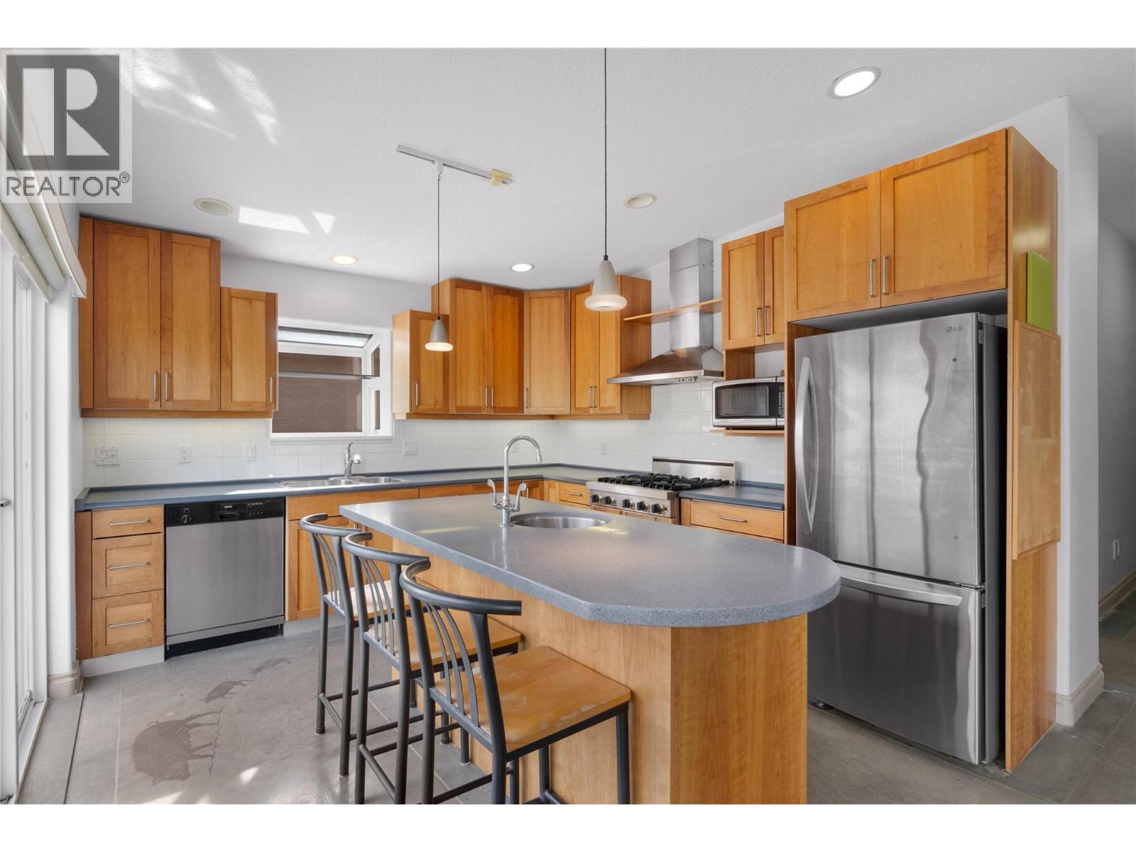 15 Hudson's Bay Trail Unit# 803 Kamloops Photo 3