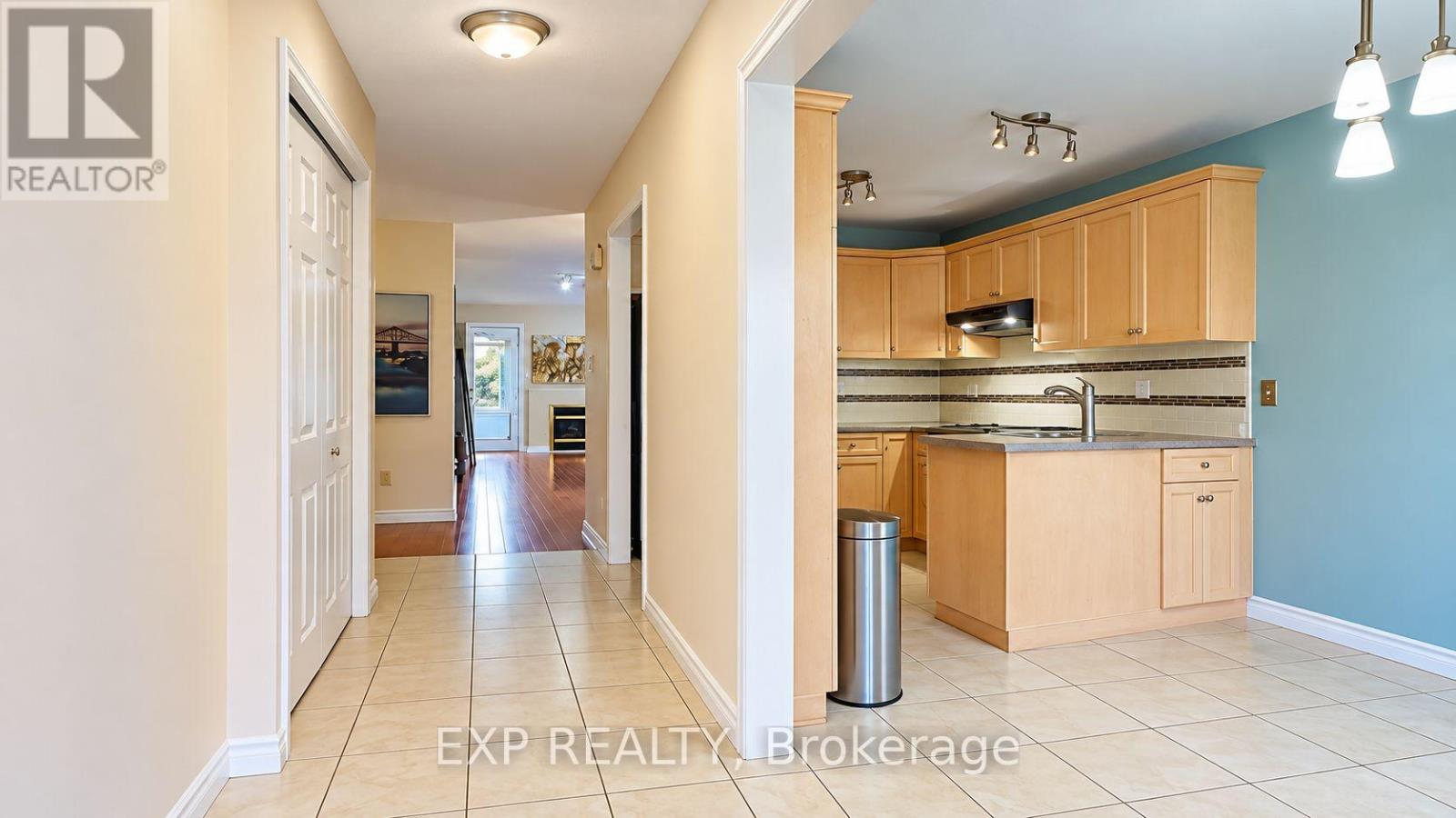 Upper - 487 Brentcliffe Drive, Waterloo, Ontario  N2T 2R8 - Photo 5 - X14094472