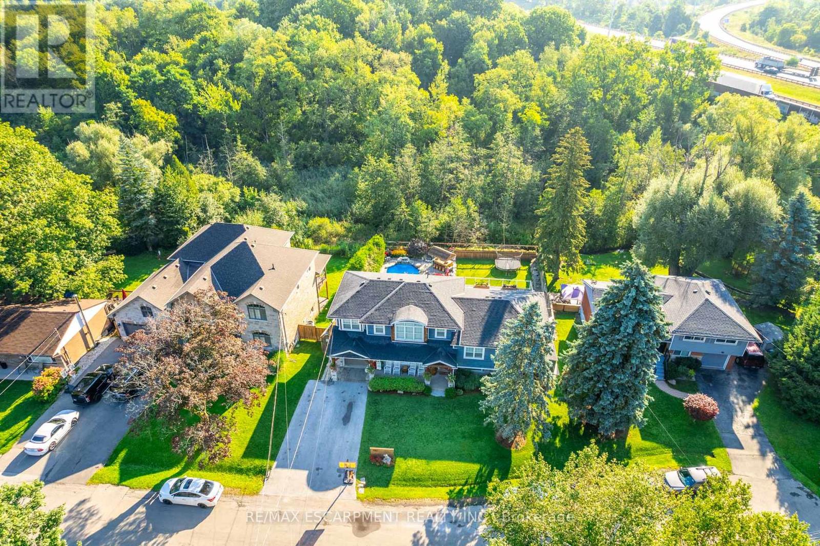381 WOODWORTH COURT, Hamilton, Ontario