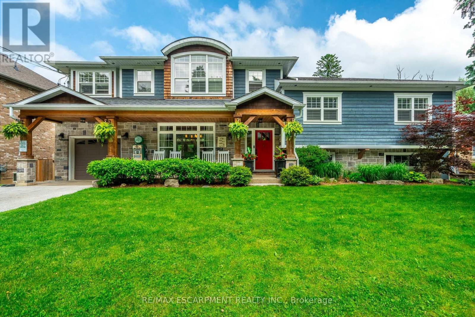 381 Woodworth Court, Hamilton, Ontario L9G 2N2 - Photo 2 - X13830856
