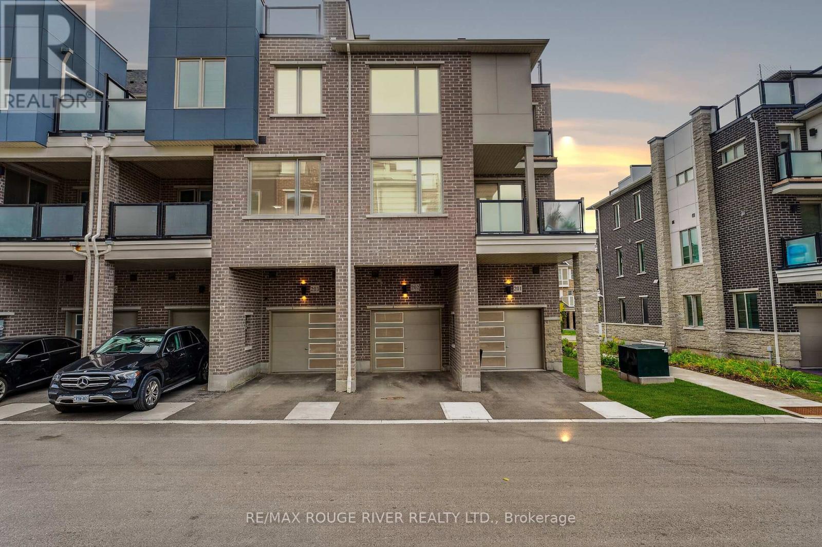 202 - 1034 Reflection Place, Pickering, Ontario  L1X 0L1 - Photo 2 - E14093526