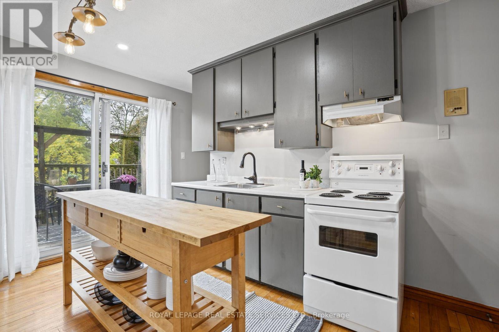 3 Harshaw Avenue, Toronto, Ontario  M6S 1X7 - Photo 11 - W14093854