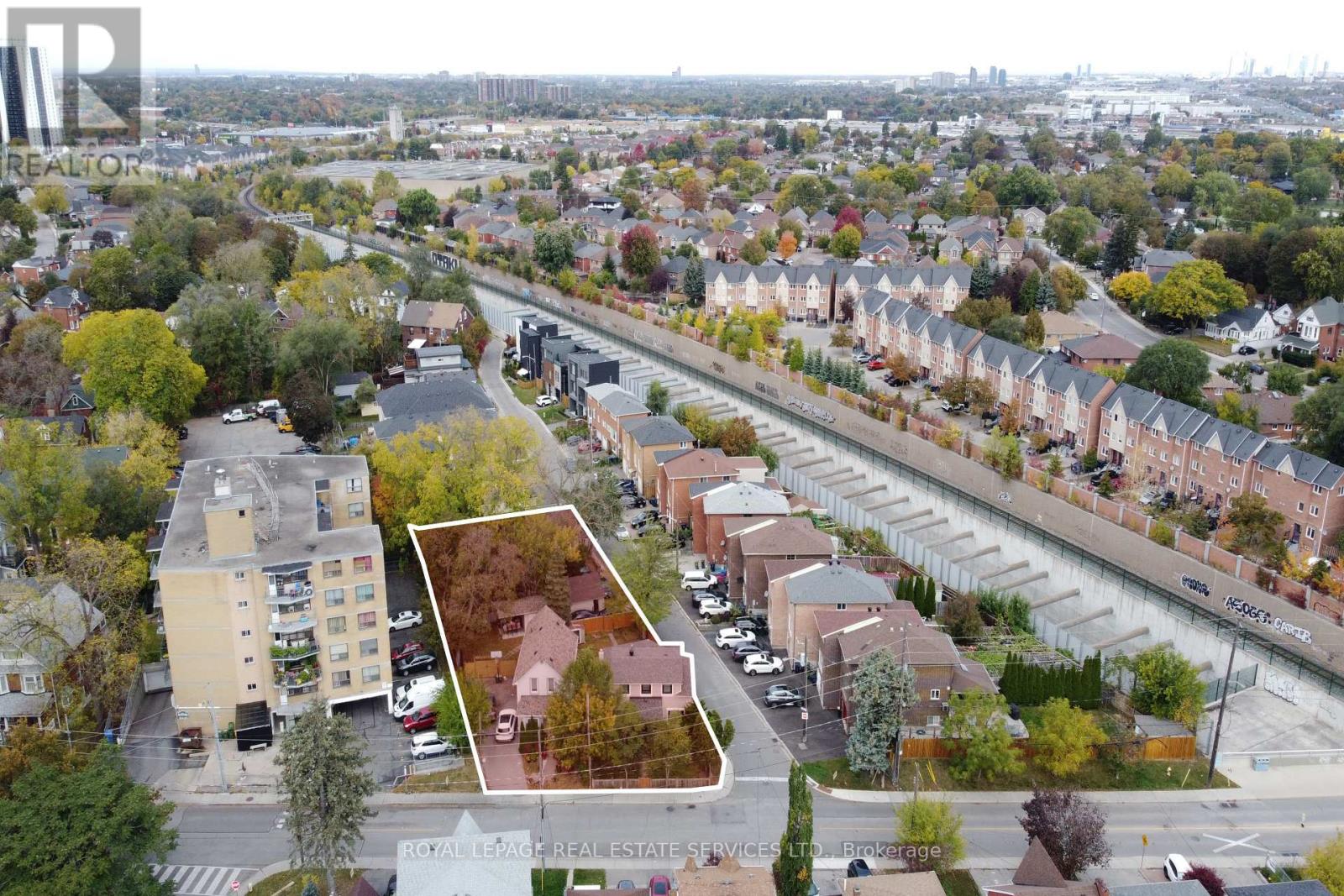 42 Church Street, Toronto, Ontario  M9N 1M6 - Photo 2 - W14034148