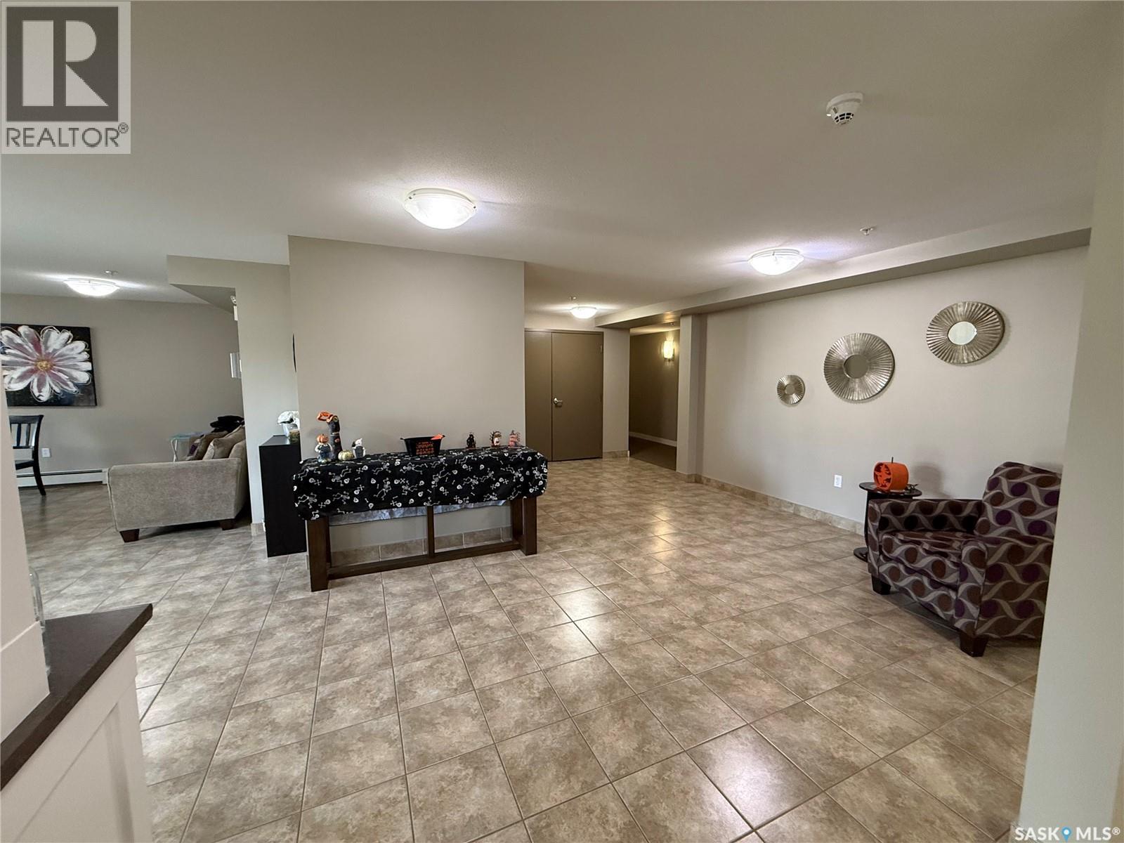 103 820 5th Street Ne, Weyburn, Saskatchewan  S4H 2V2 - Photo 3 - SK051447