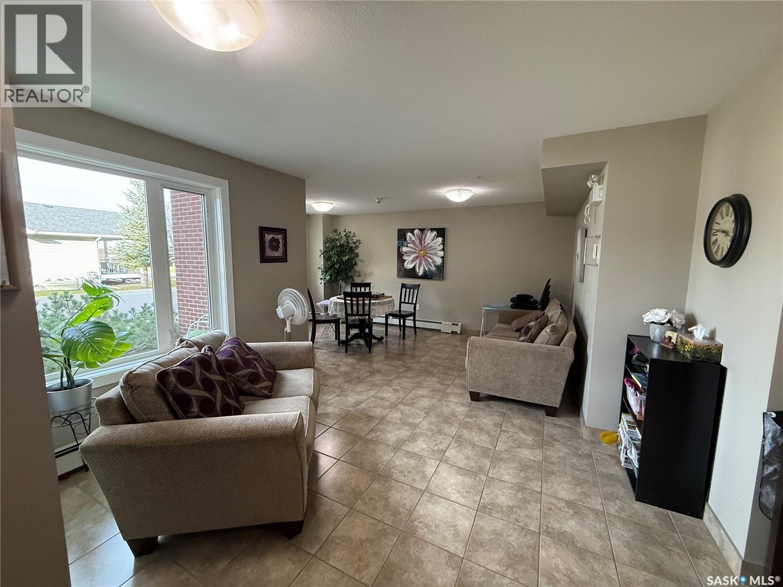 103 820 5th Street Ne, Weyburn, Saskatchewan  S4H 2V2 - Photo 4 - SK051447