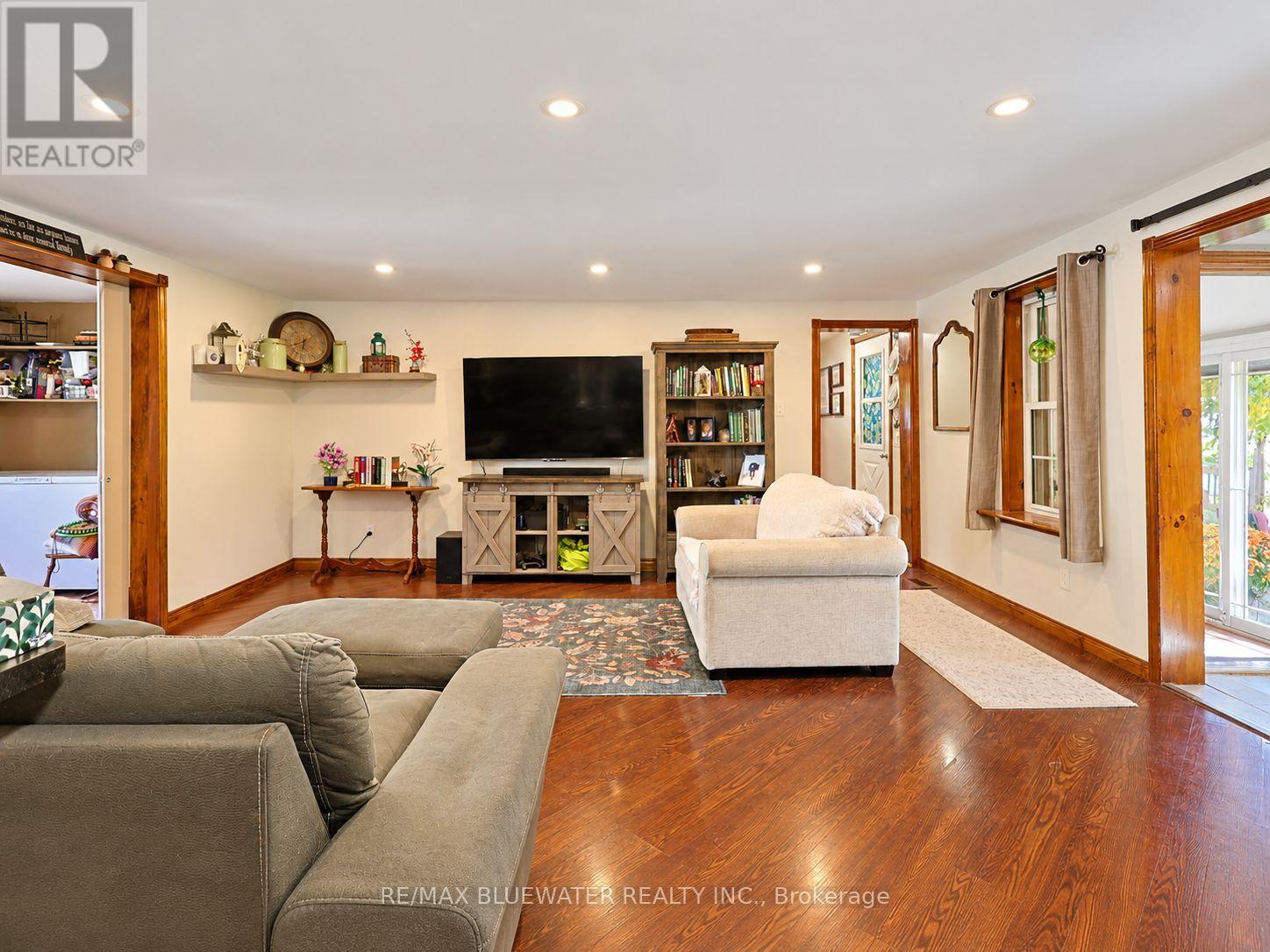 1601 Greenway Drive, North Middlesex, Ontario  N0M 2K0 - Photo 15 - X14094762