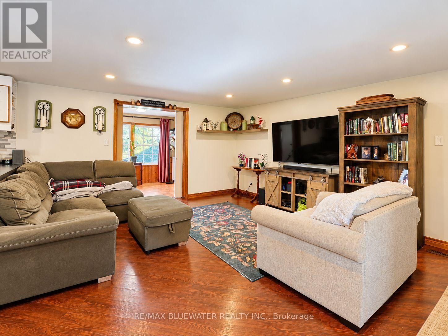 1601 Greenway Drive, North Middlesex, Ontario  N0M 2K0 - Photo 16 - X14094762
