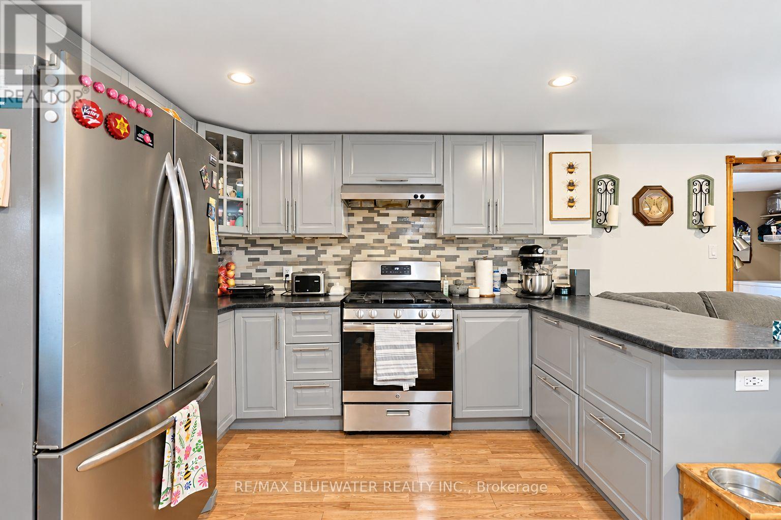 1601 Greenway Drive, North Middlesex, Ontario  N0M 2K0 - Photo 19 - X14094762