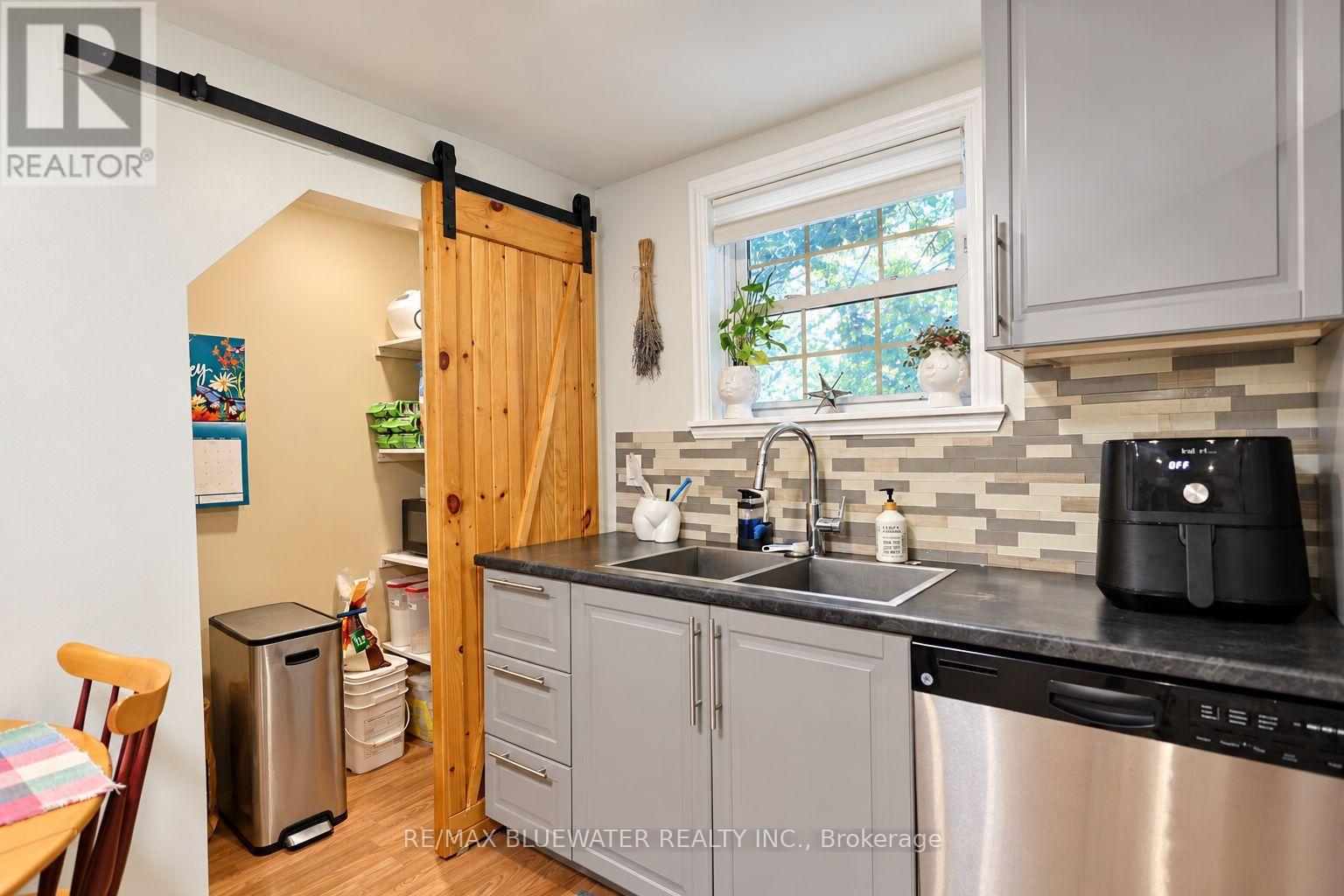 1601 Greenway Drive, North Middlesex, Ontario  N0M 2K0 - Photo 22 - X14094762