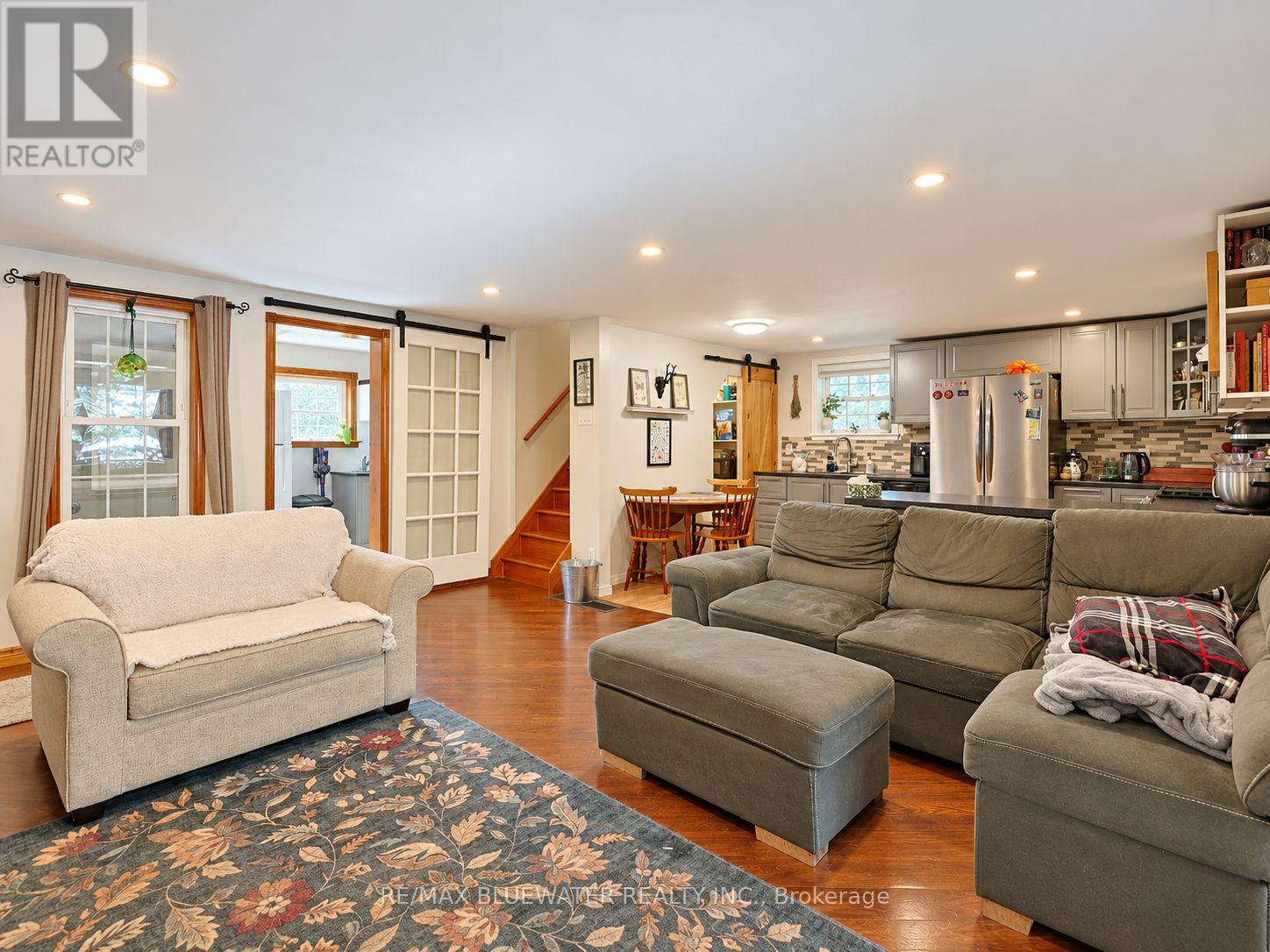 1601 Greenway Drive, North Middlesex, Ontario  N0M 2K0 - Photo 3 - X14094762