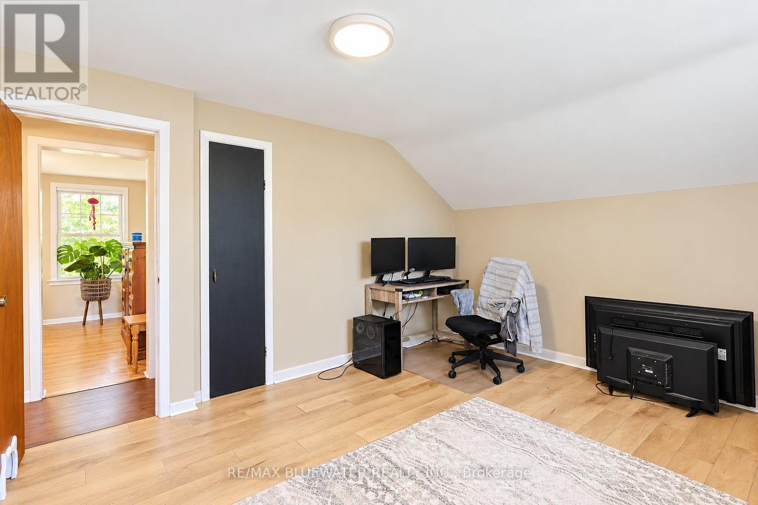 1601 Greenway Drive, North Middlesex, Ontario  N0M 2K0 - Photo 33 - X14094762